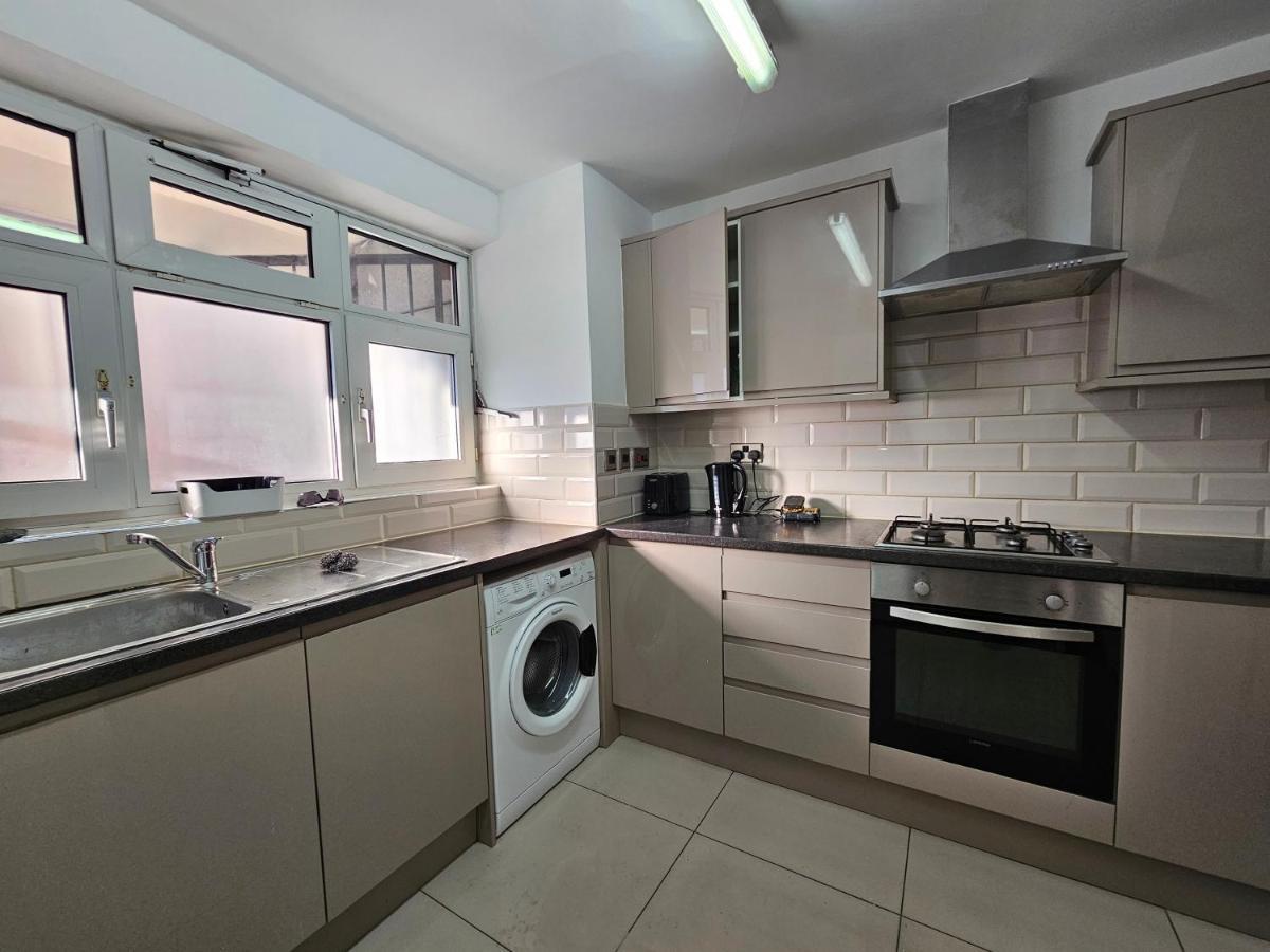 Towerhill Rooms Лондон Экстерьер фото