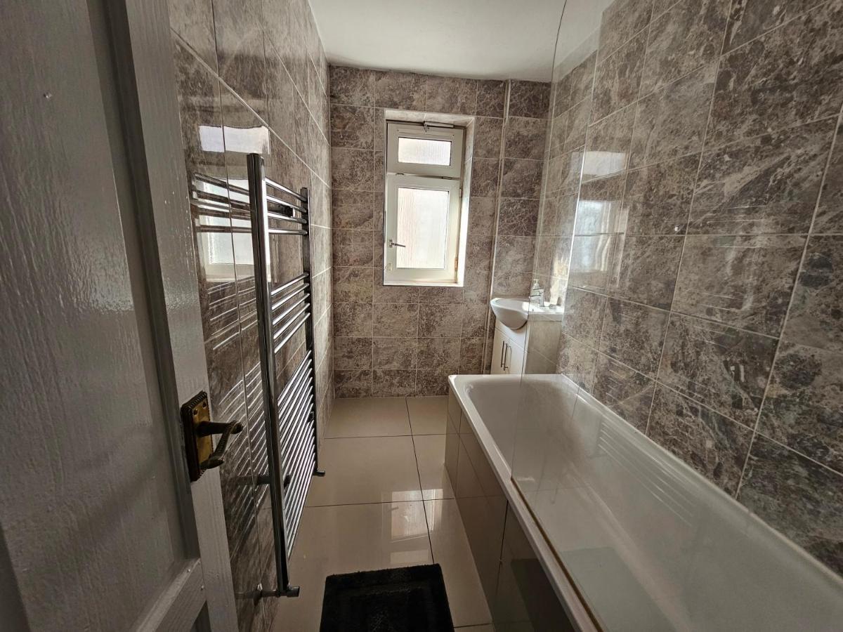 Towerhill Rooms Лондон Экстерьер фото