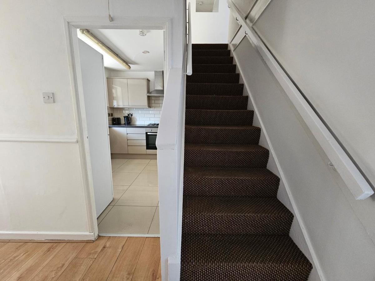 Towerhill Rooms Лондон Экстерьер фото