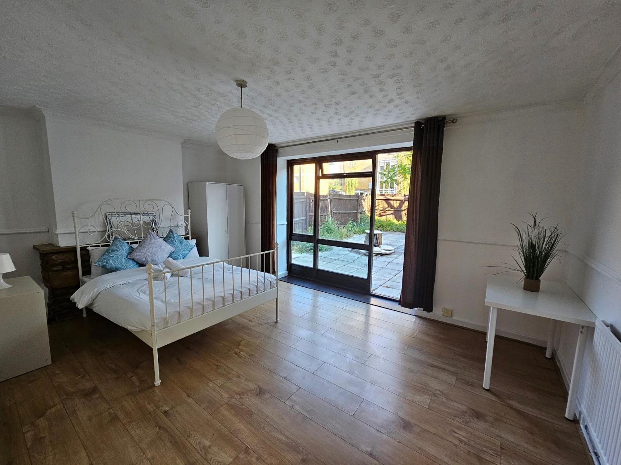 Towerhill Rooms Лондон Экстерьер фото