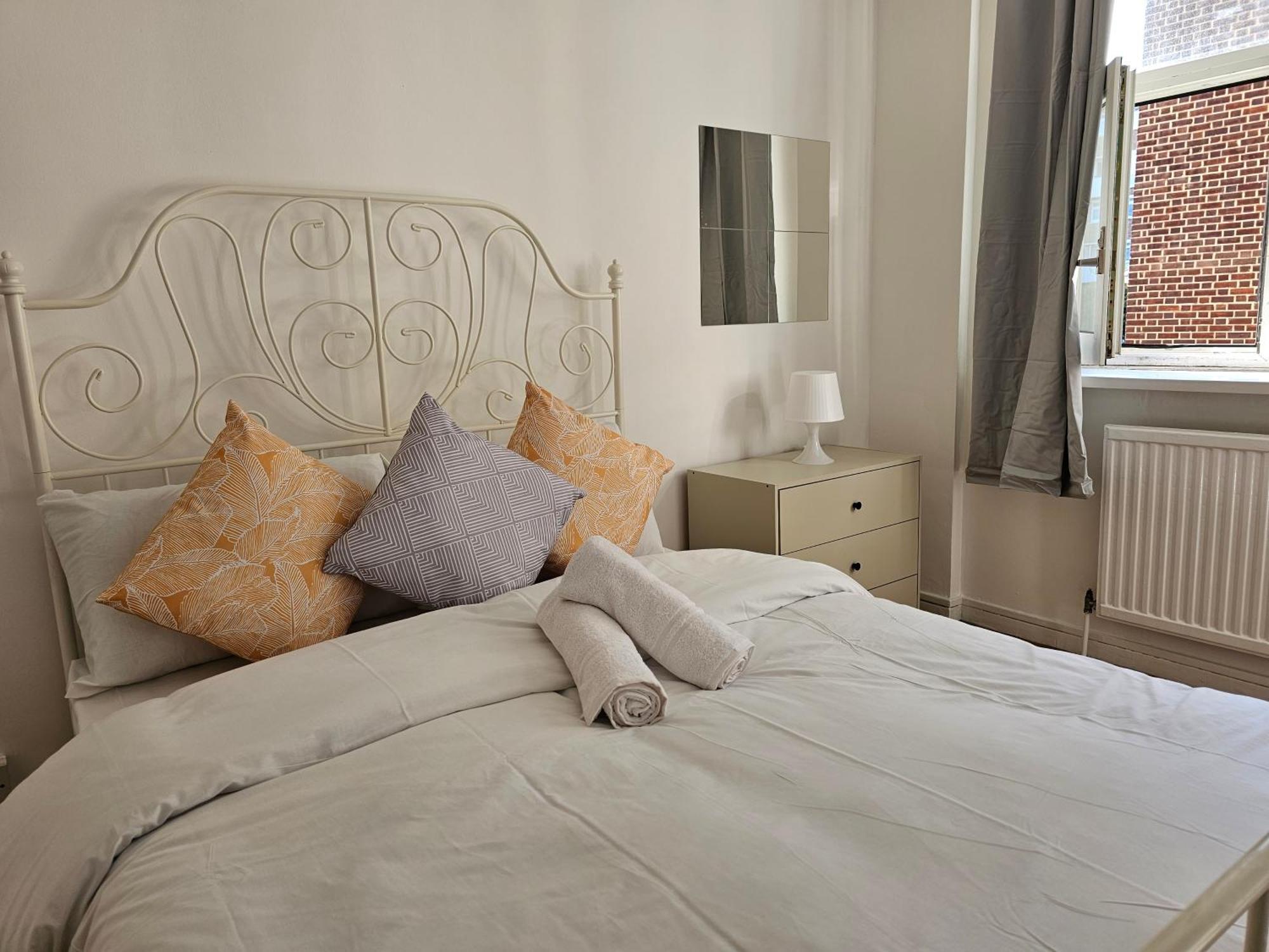 Towerhill Rooms Лондон Экстерьер фото